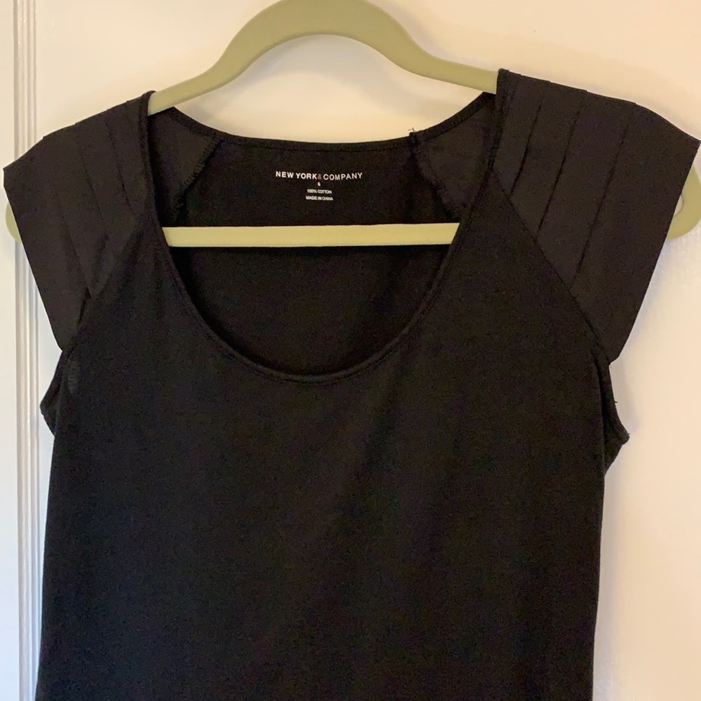 Black NY & Co Short Cap Sleeve Tee Small